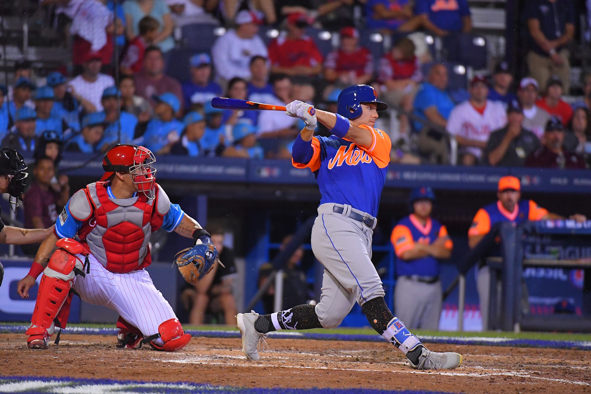 mets player swinging bat