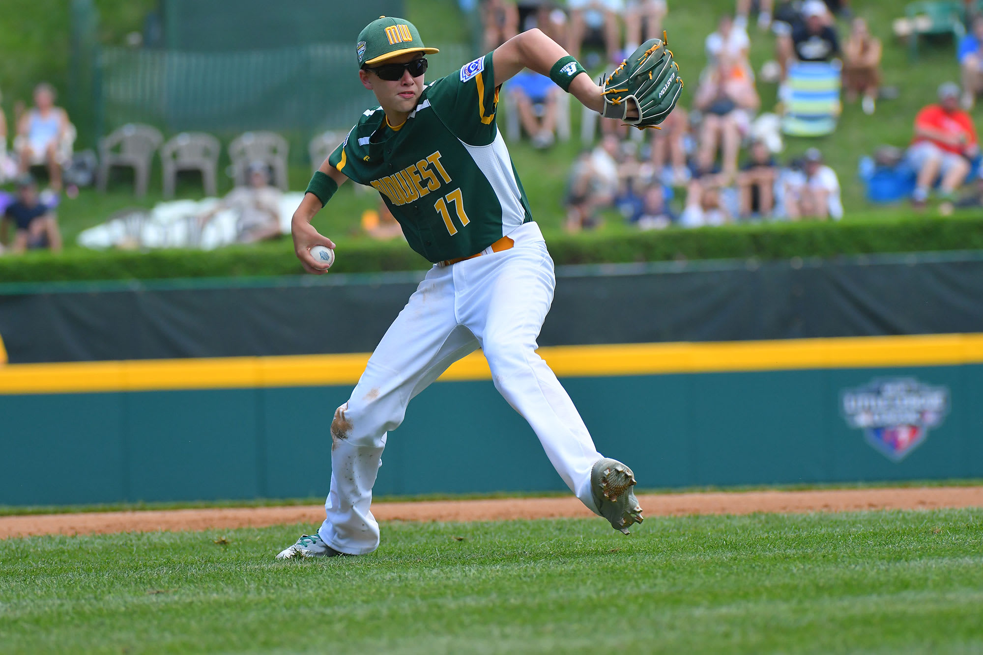 MW throws ball from infield