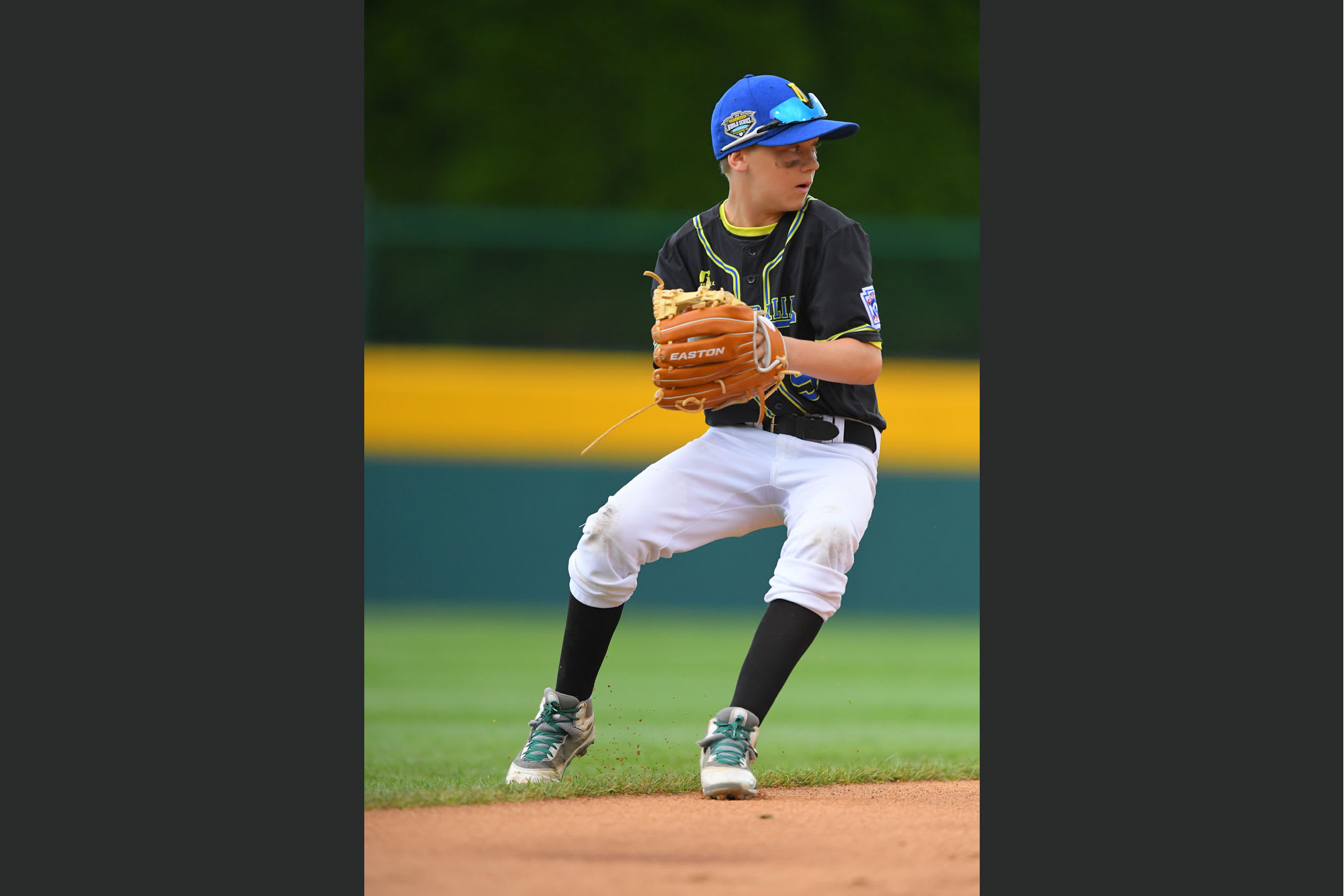 AUS SS throwing ball