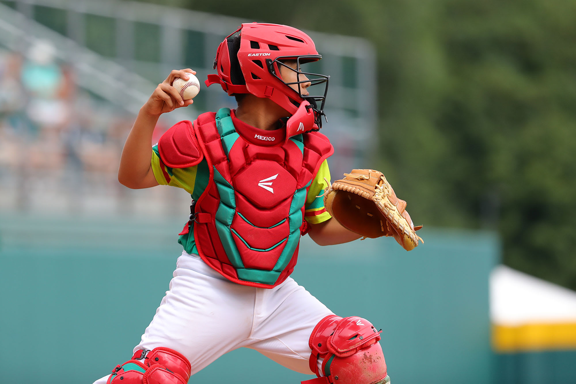 MEX catcher throwing