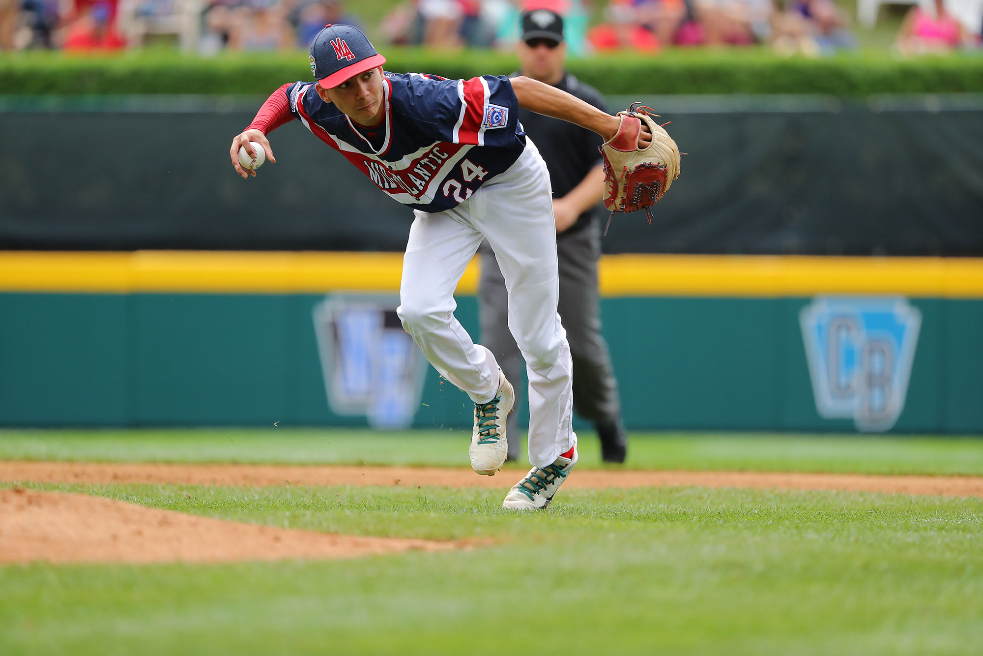 mid-atlantic outfielder throwing ball