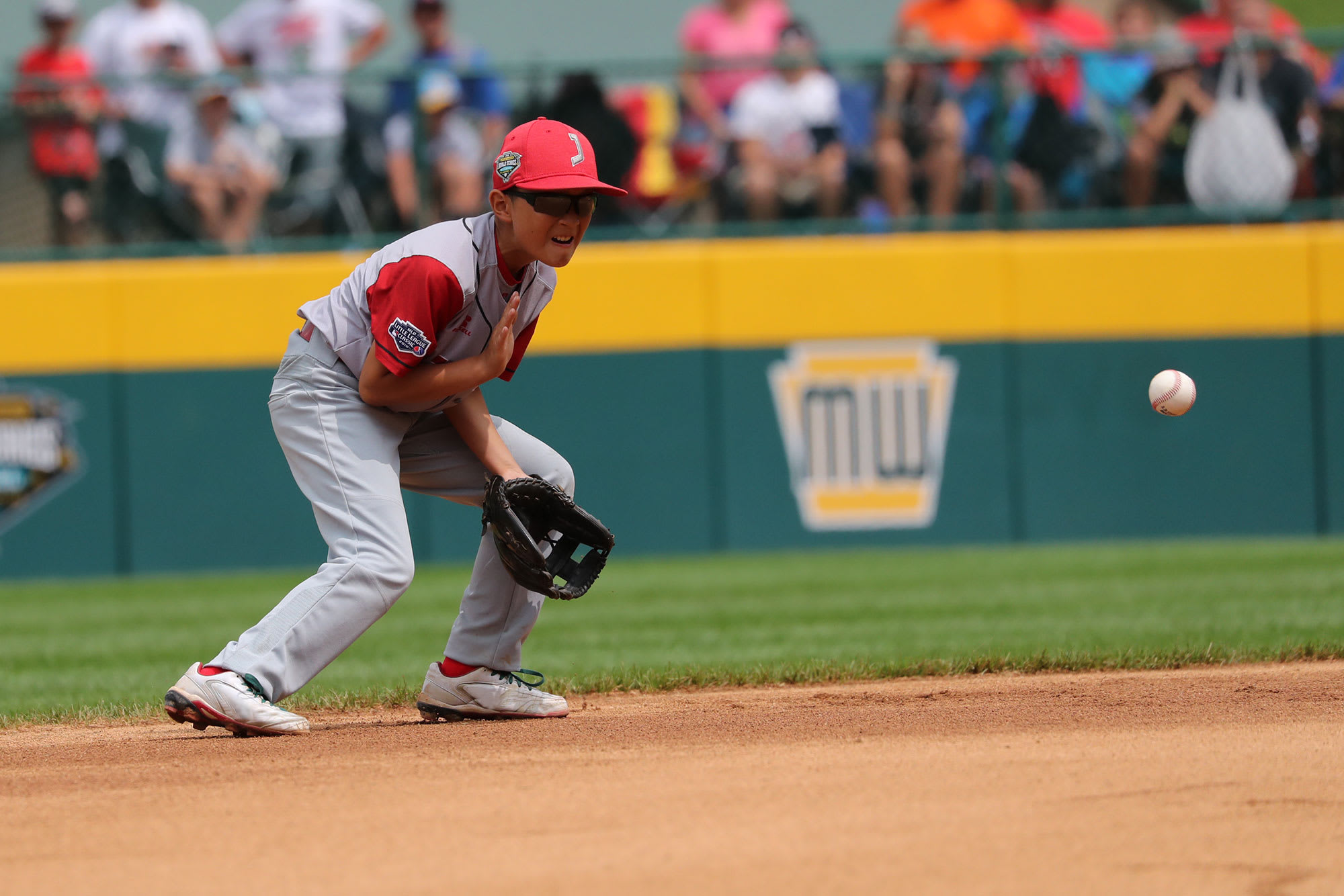 jpn infielder gets grounder