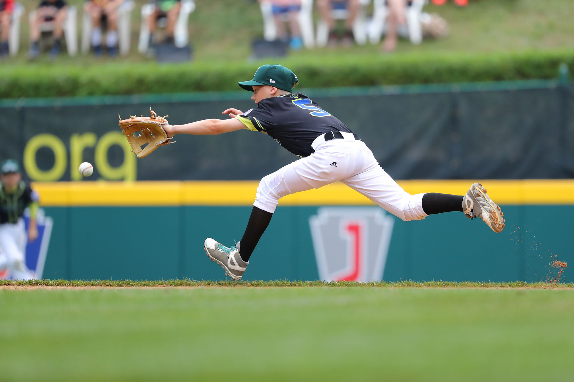 australia player catching ball