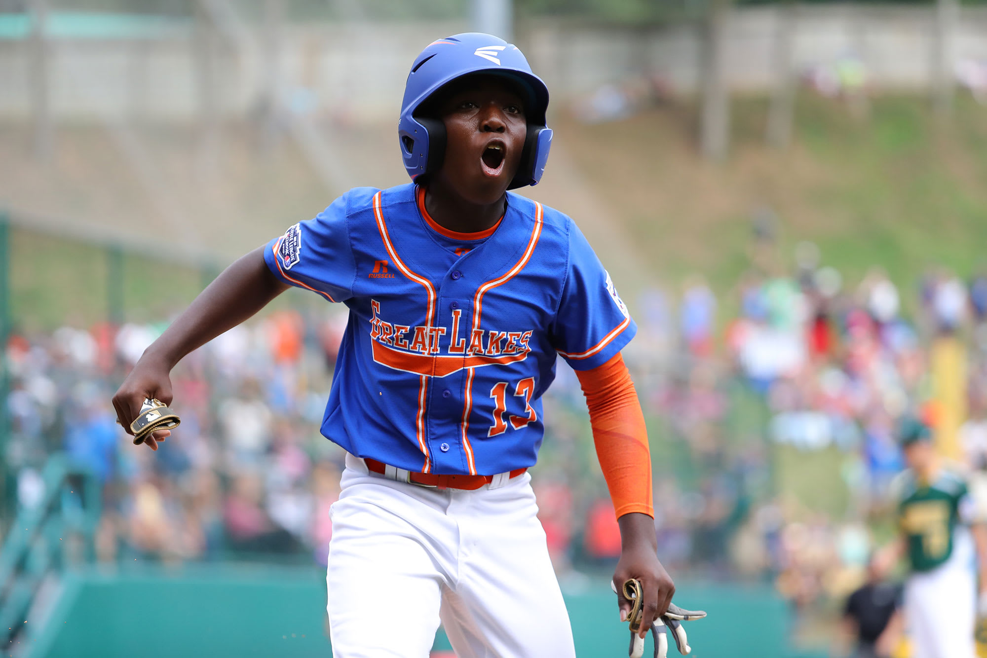 great lakes player running home