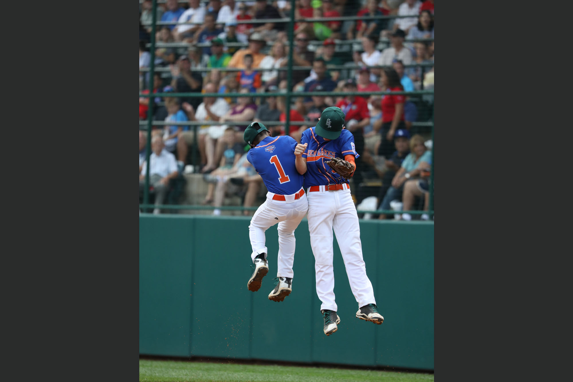 great lakes players jumping