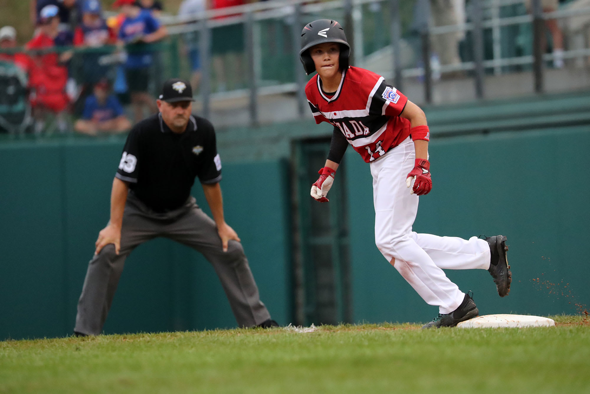 canada runner on base