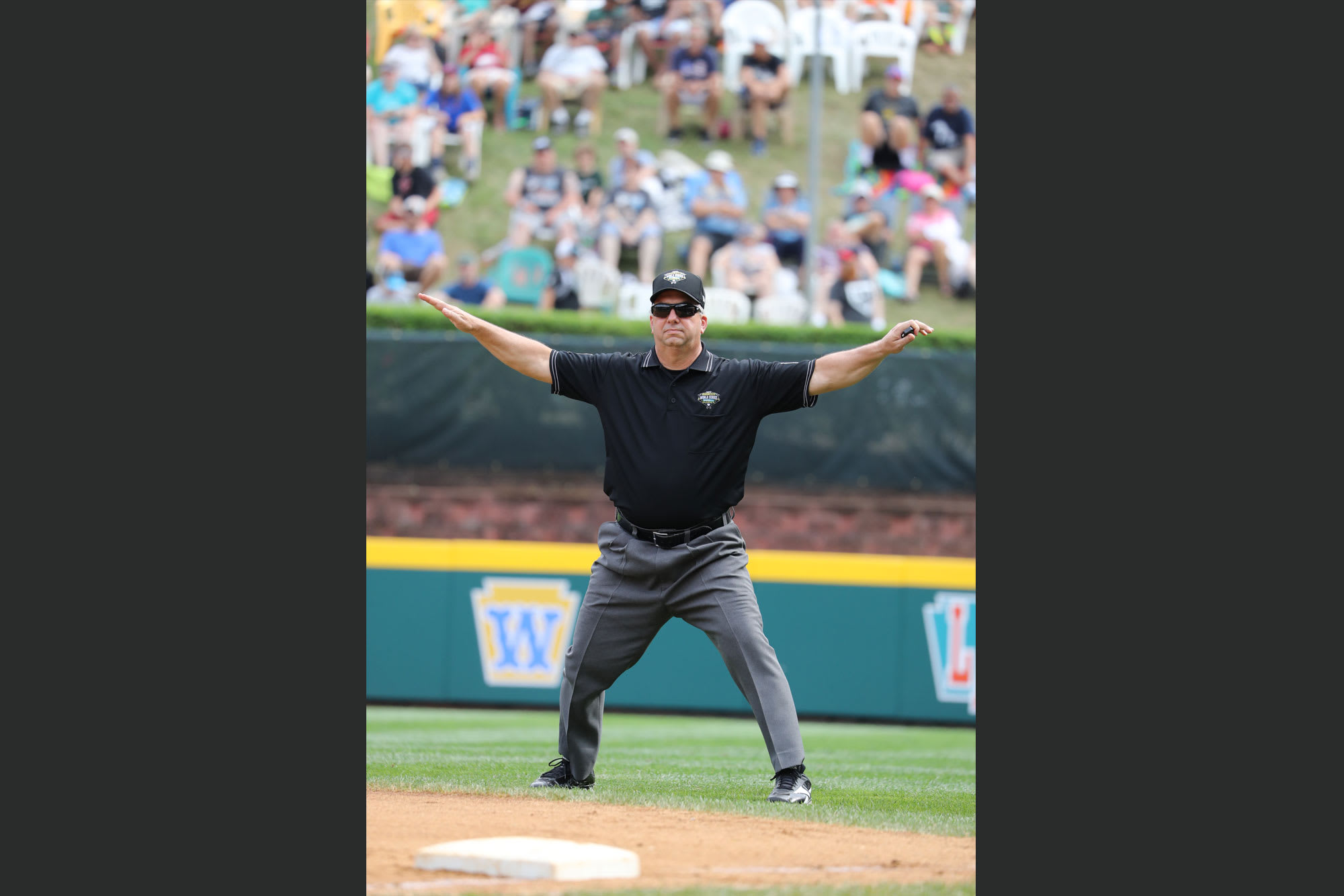 umpire in outfield