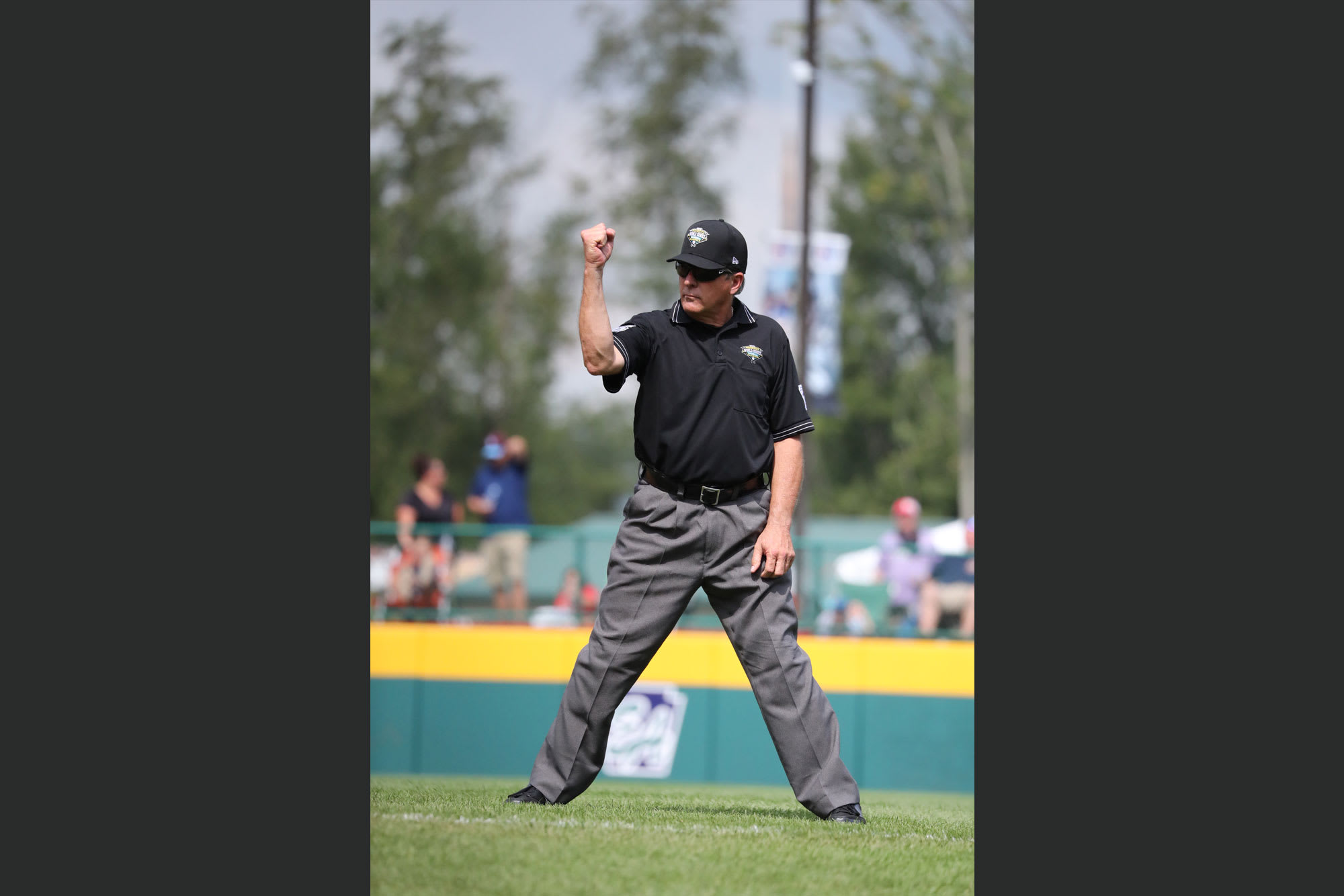 umpire in outfield