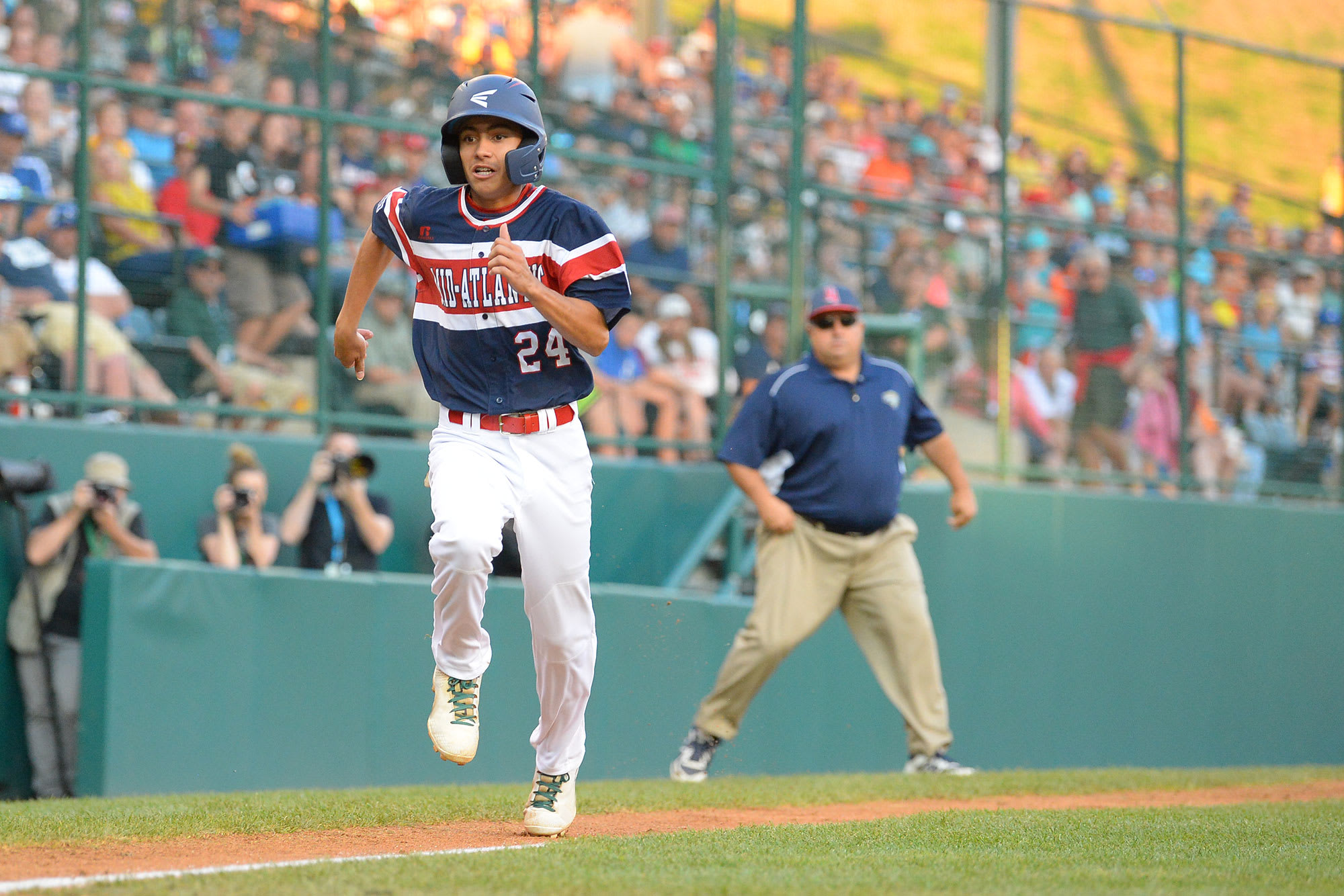 mid-atlantic player running home