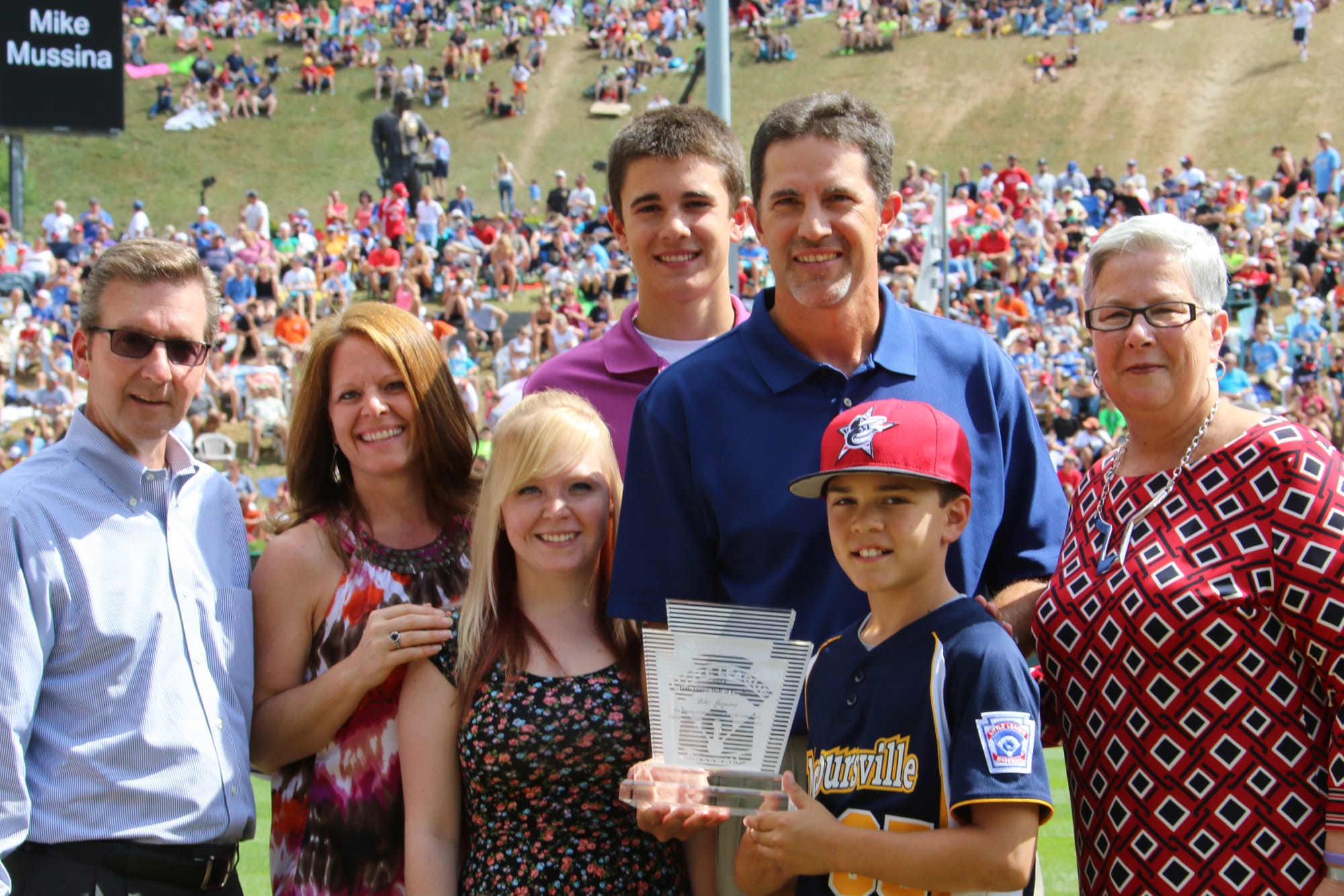 Mike Mussina receives the 2014 Little League® Hall of Excellence award.