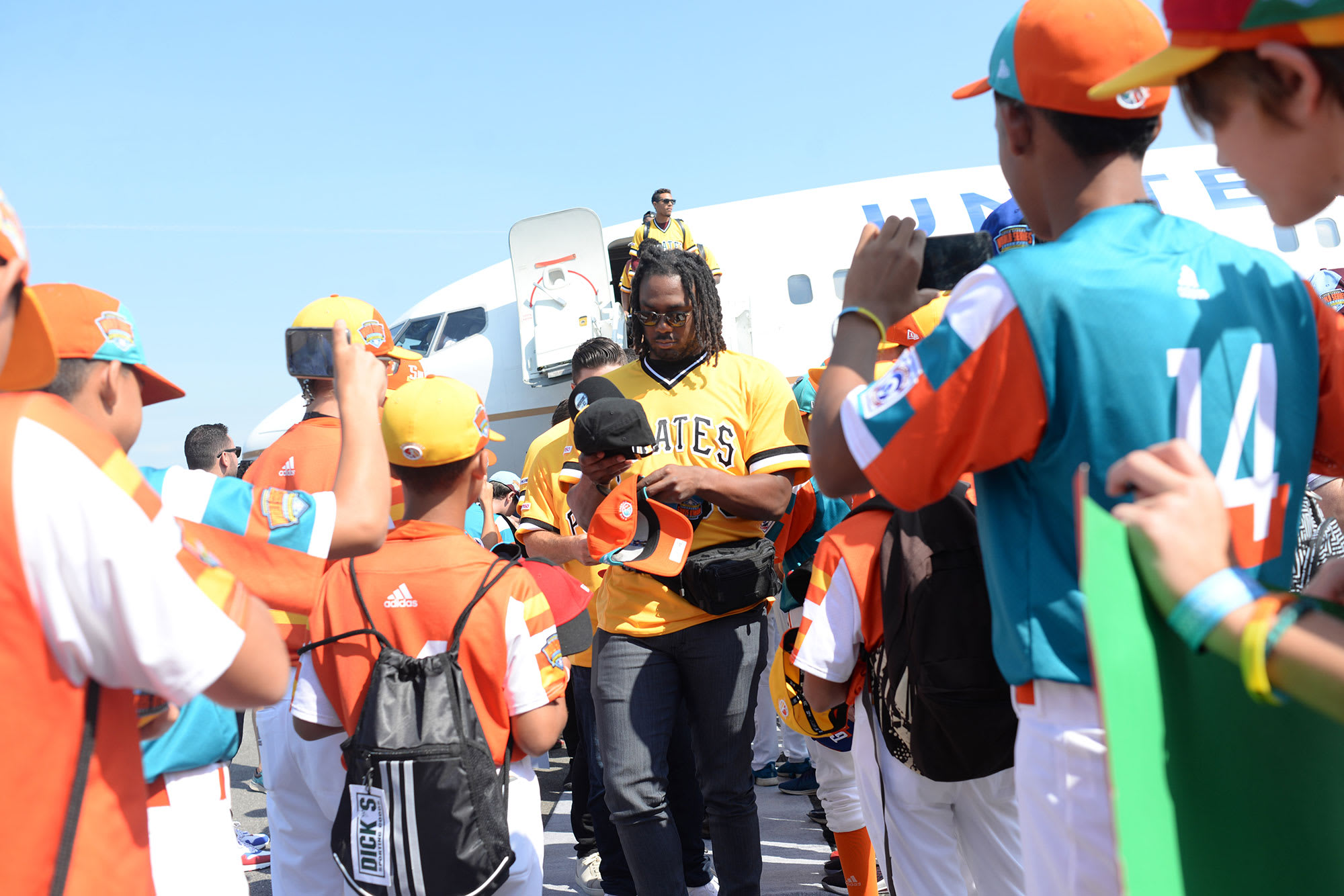 Pirates players walking off airplane