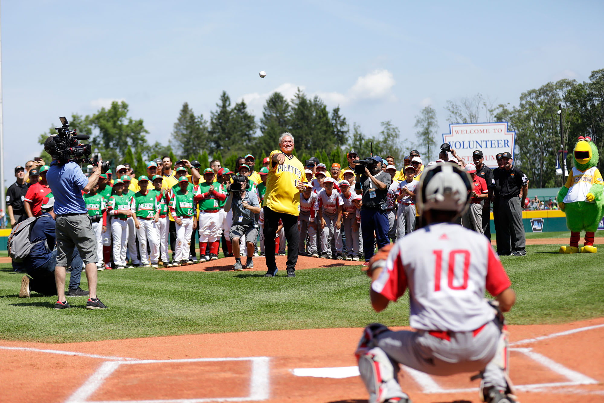 Clint Hurdle (pirates manager) throwing first pitch to Japan catcher