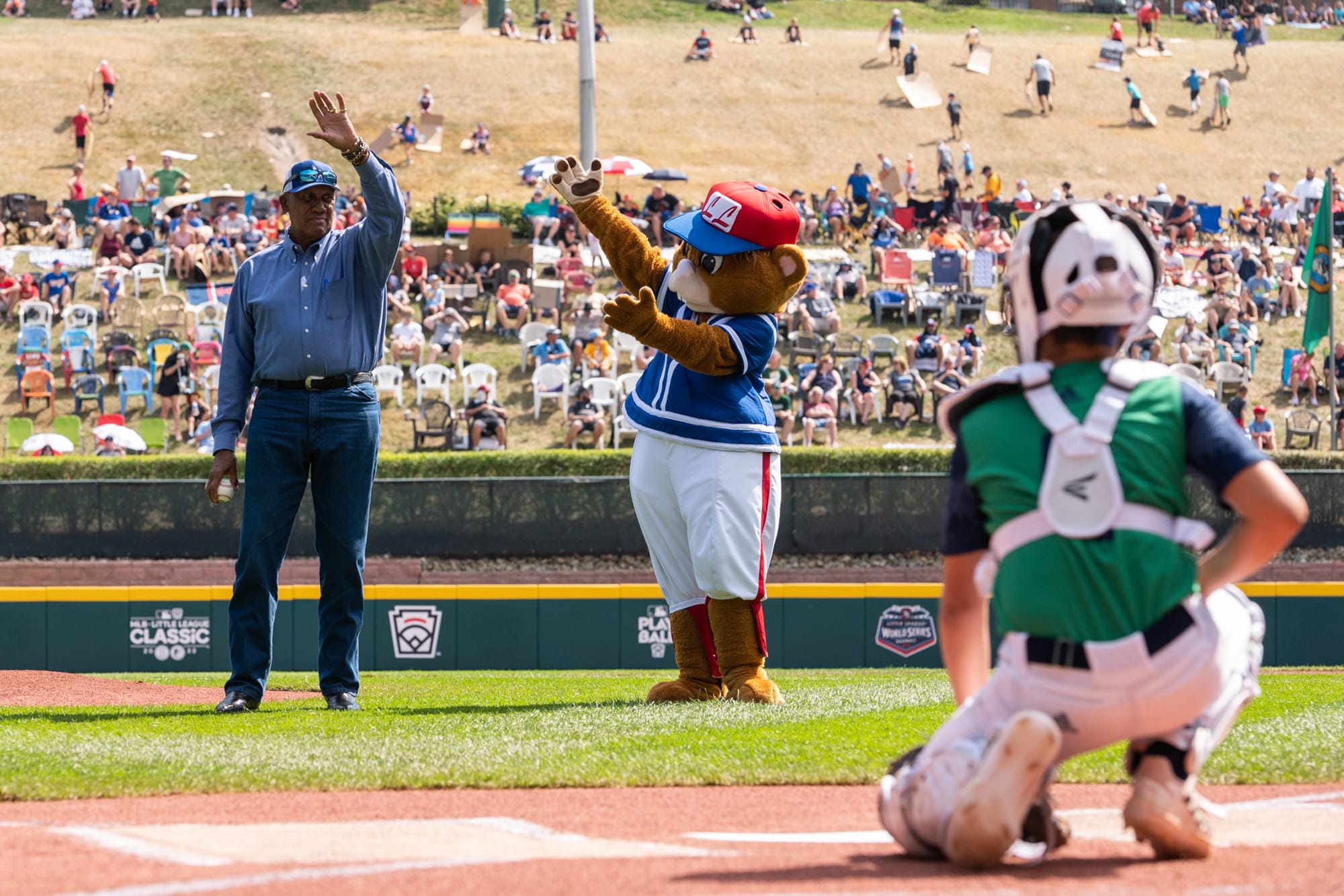 Dugout Earns 2022 Mascot Hall of Fame Award for Greatest Community