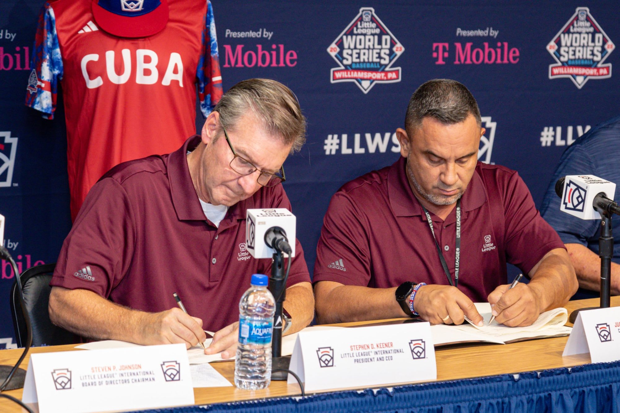 Cuba Agreement Signage