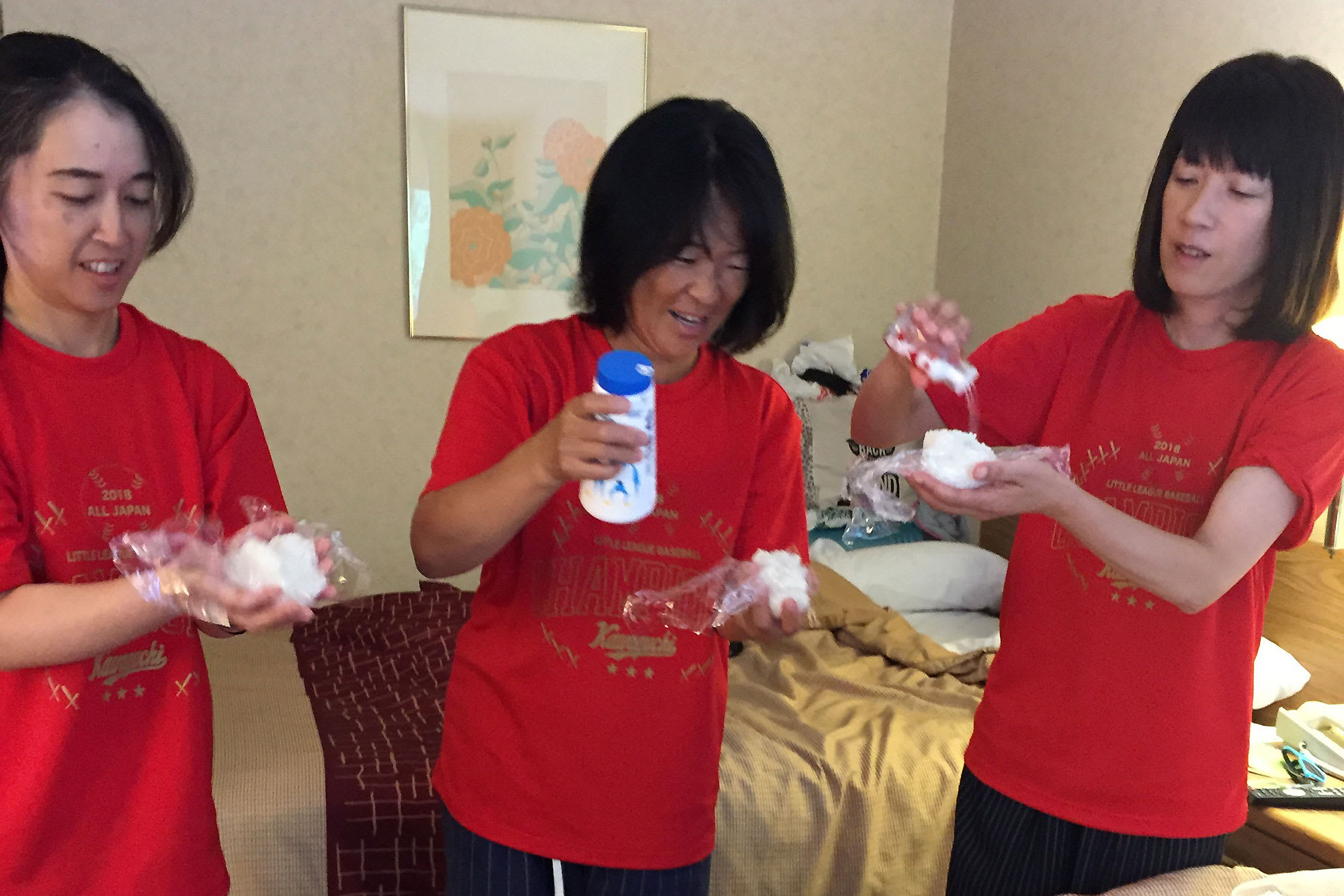 japan mothers making rice balls