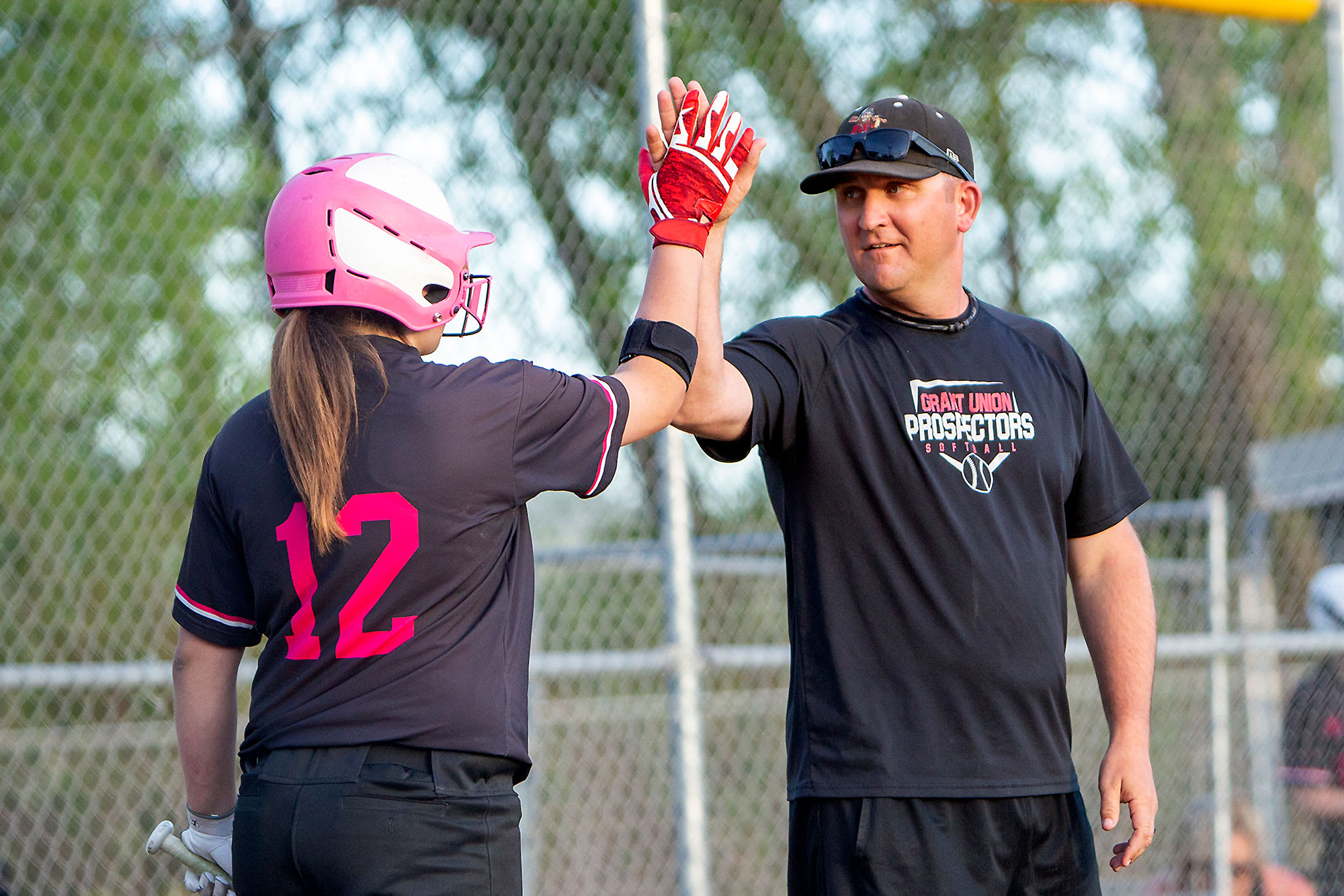 sb-player-coach-high-fiving