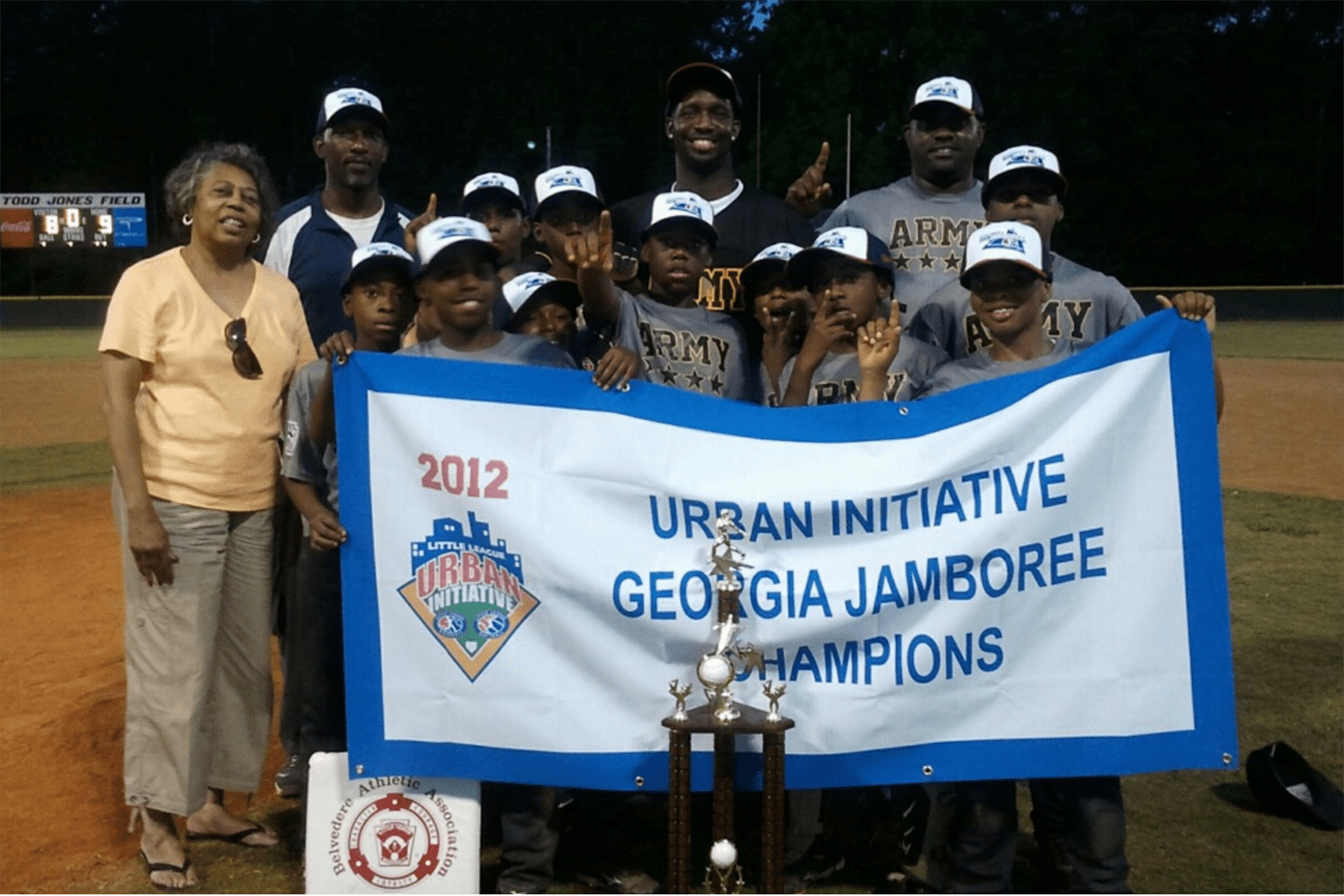 Carolyn Taggart (far left) joins the 2012 UI Georgia Jamboree winners