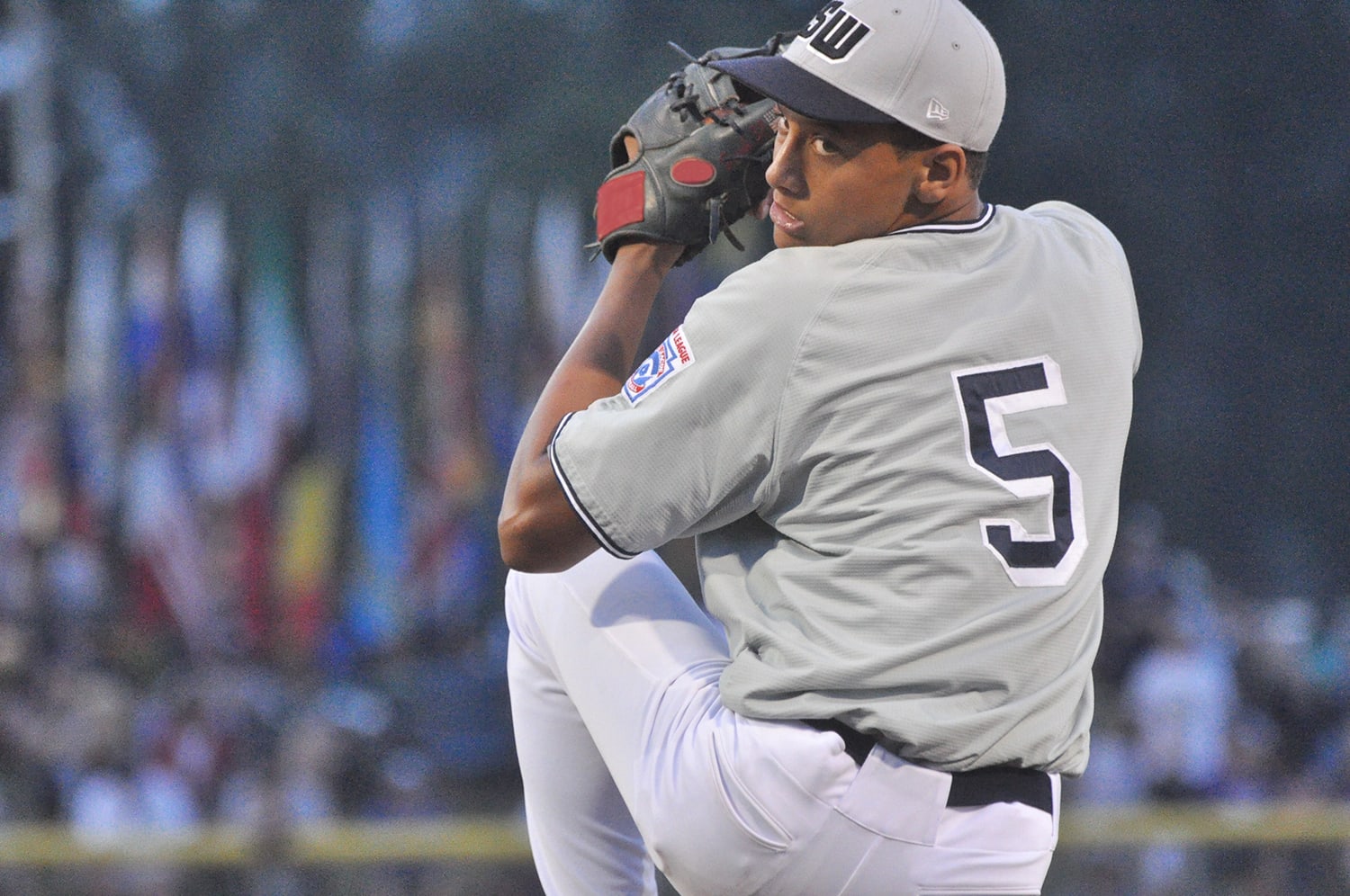 Yup, Chiefs QB Patrick Mahomes is the pitcher Pat Mahomes' son