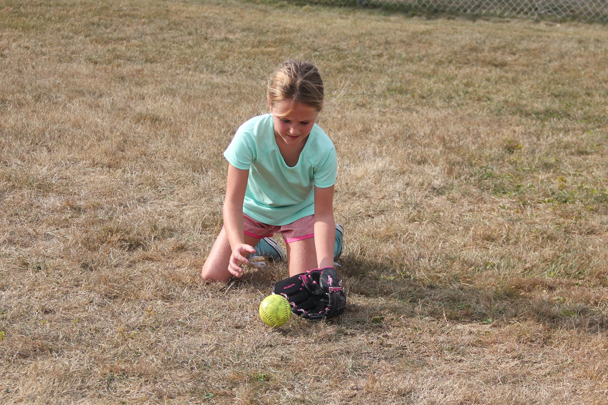 player catching a ground ball