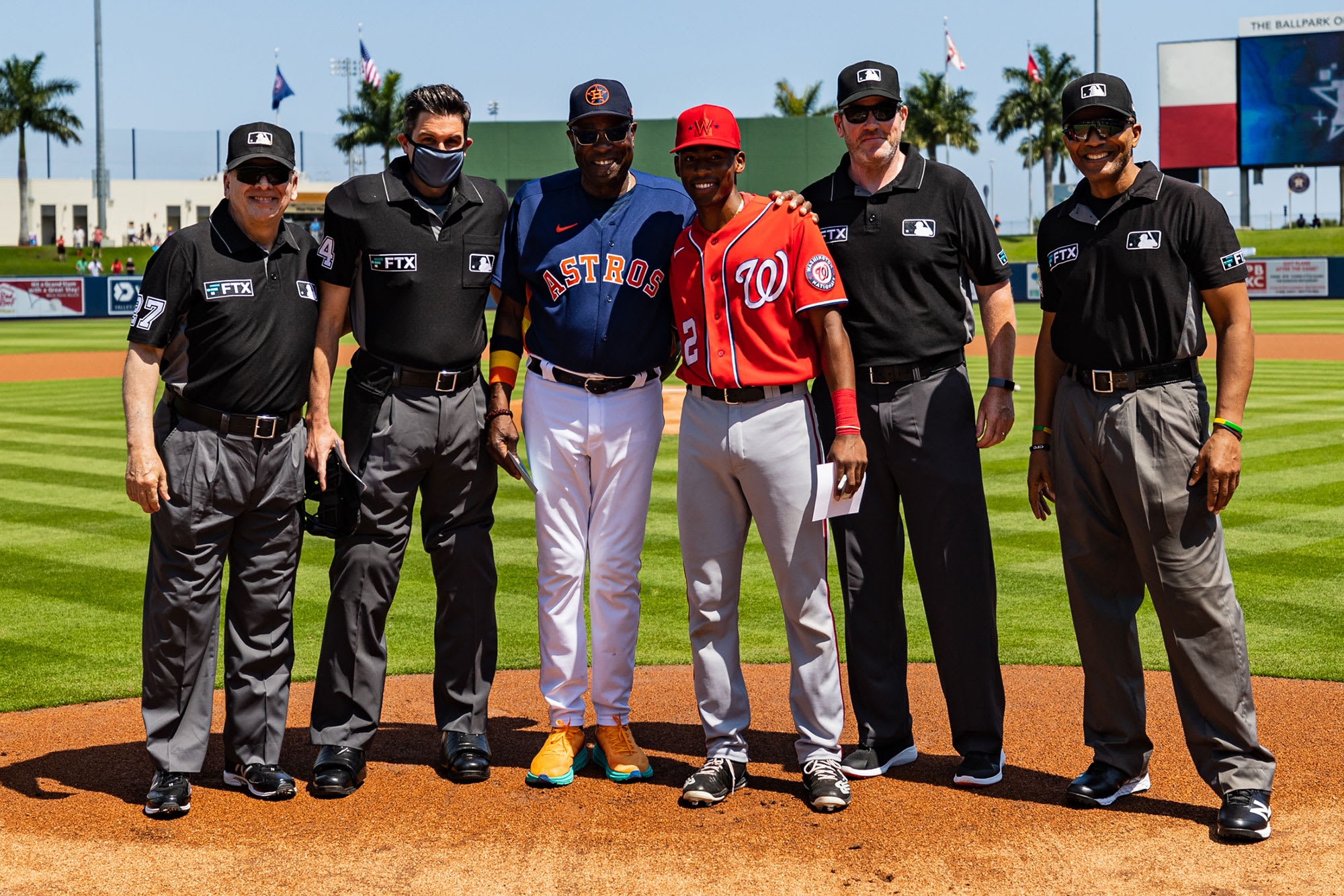 Dusty Baker, son Darren exchange lineups at spring training game