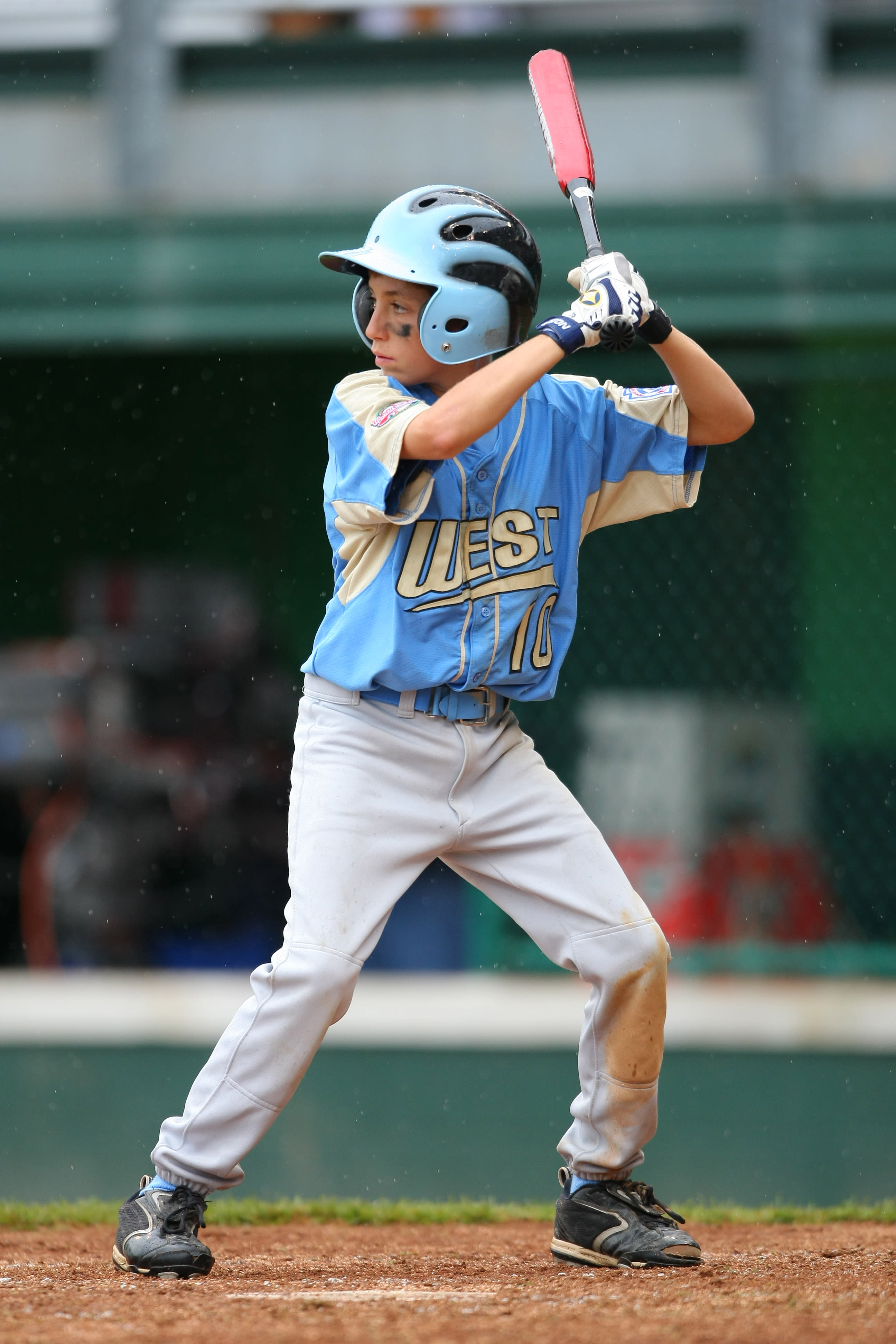 Little Leaguers greet Major League Baseball players