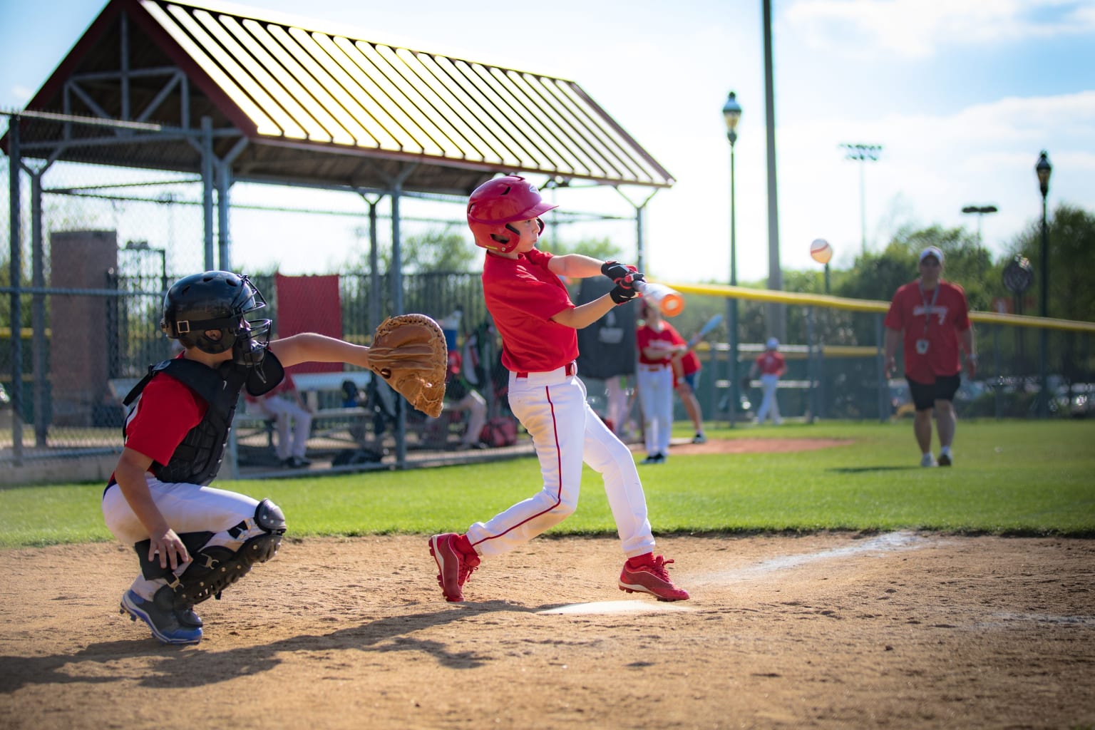 bb-player-hitting-ball