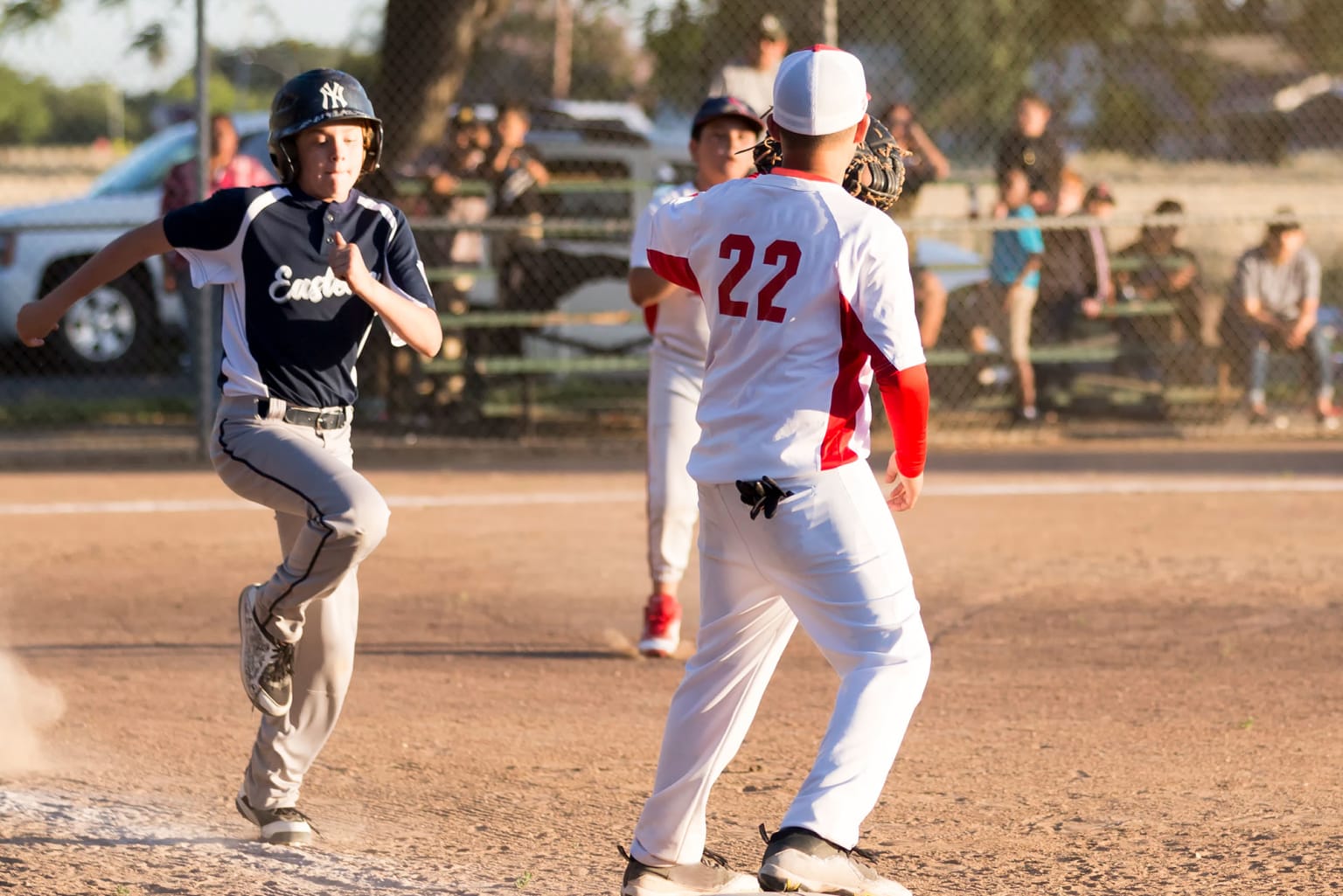 bb player running first