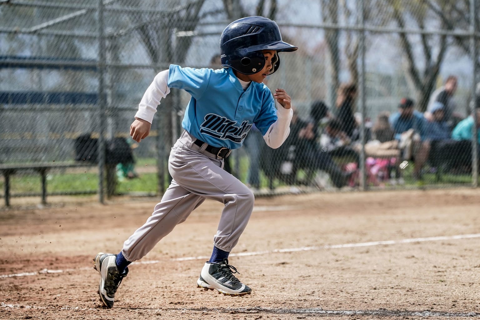 bb player running first after hit