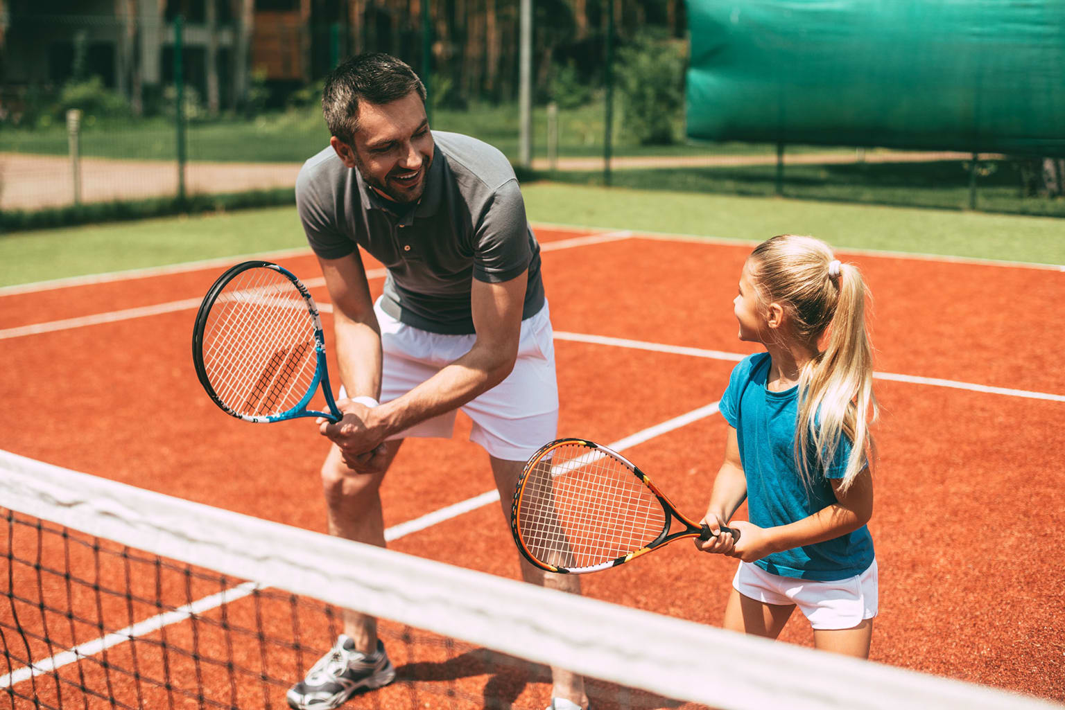 father-daughter-playing-tennis