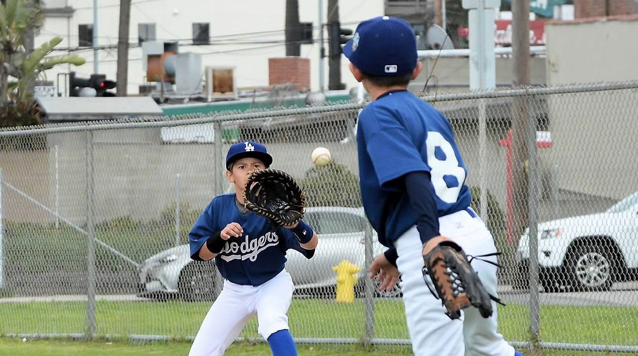 players throwing and catching