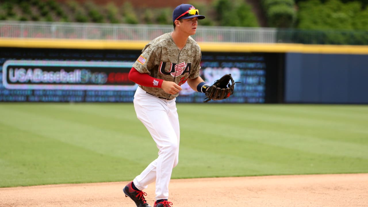 infielder ready for play