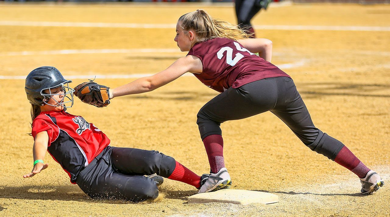 softball player sliding