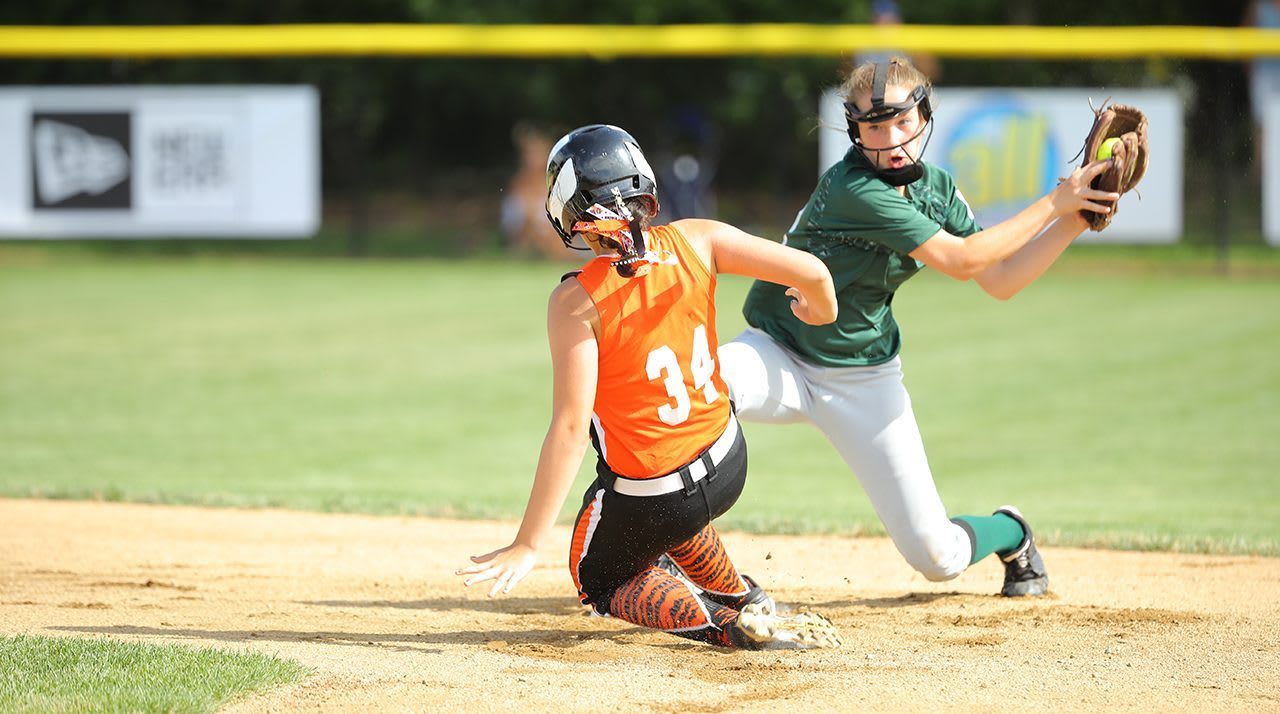 softball player sliding