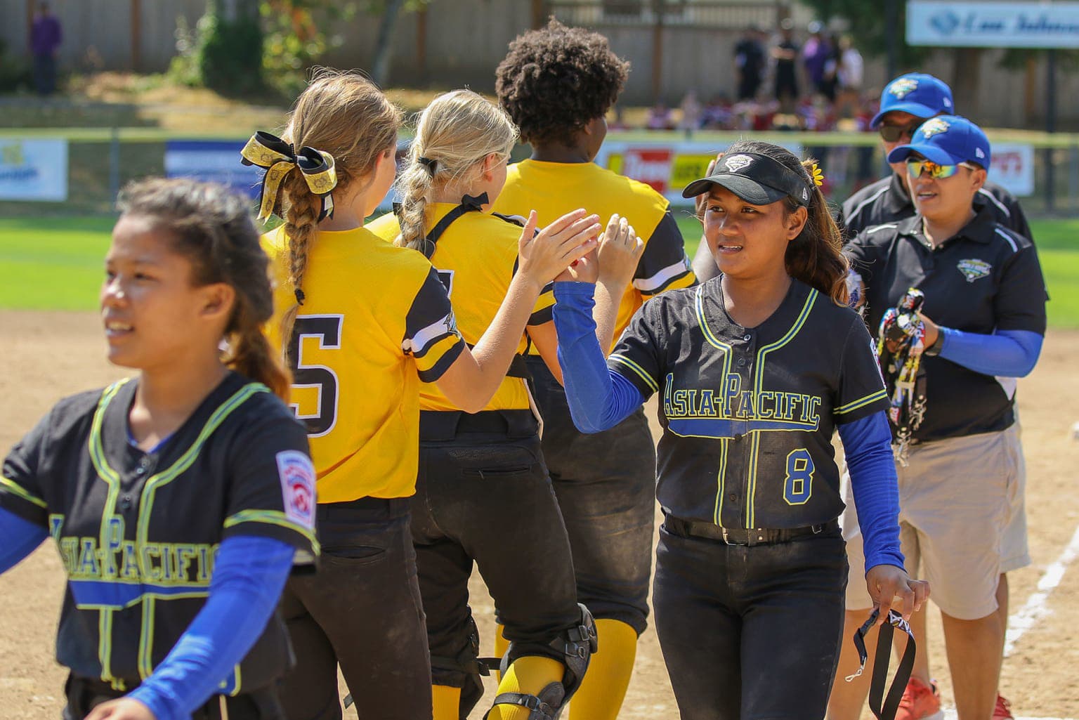 sb-players-high-fiving