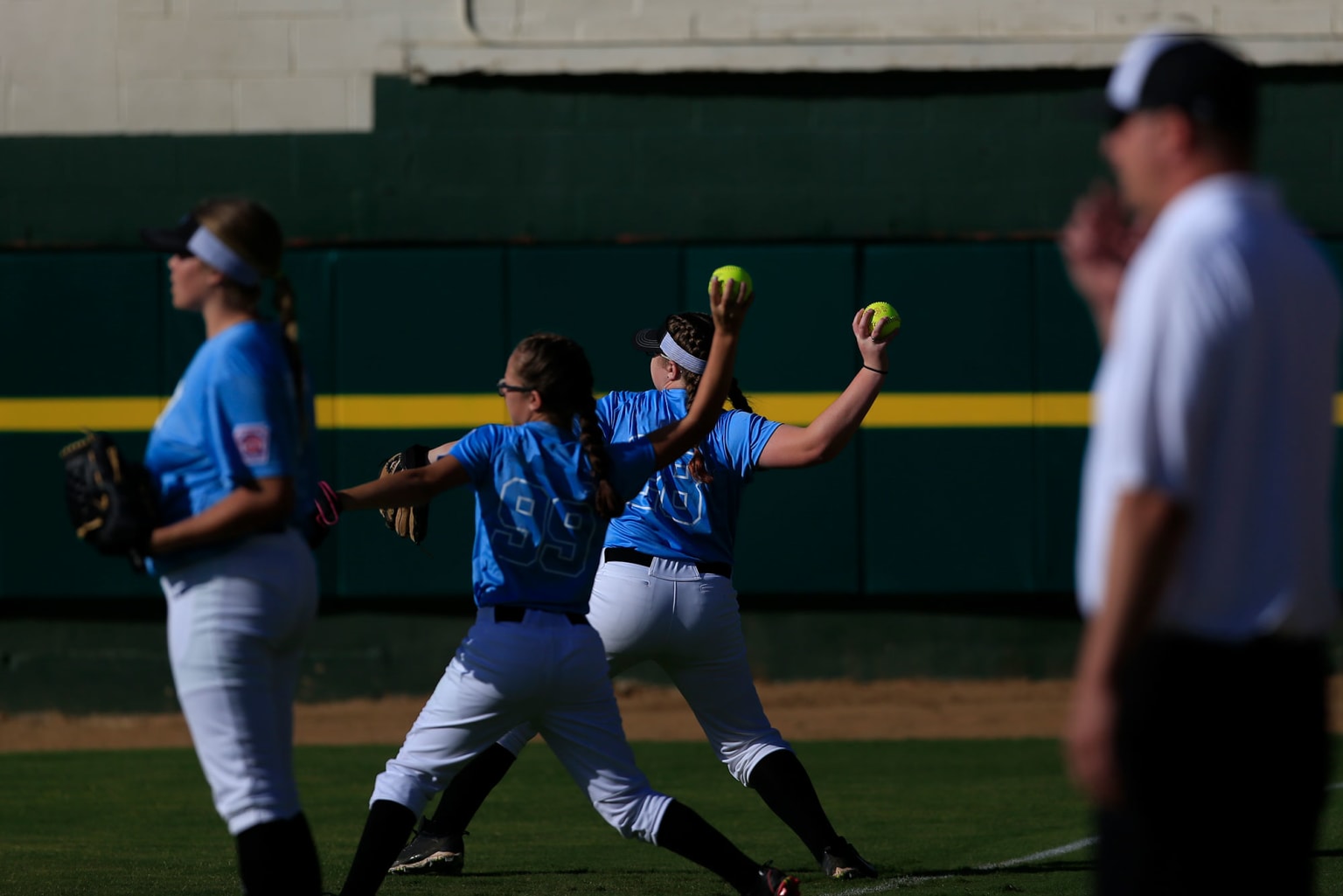 sb-players-practicing-field-coach