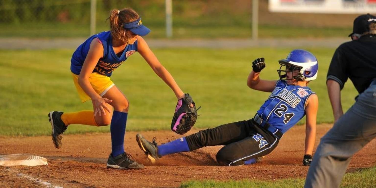 softball players in game