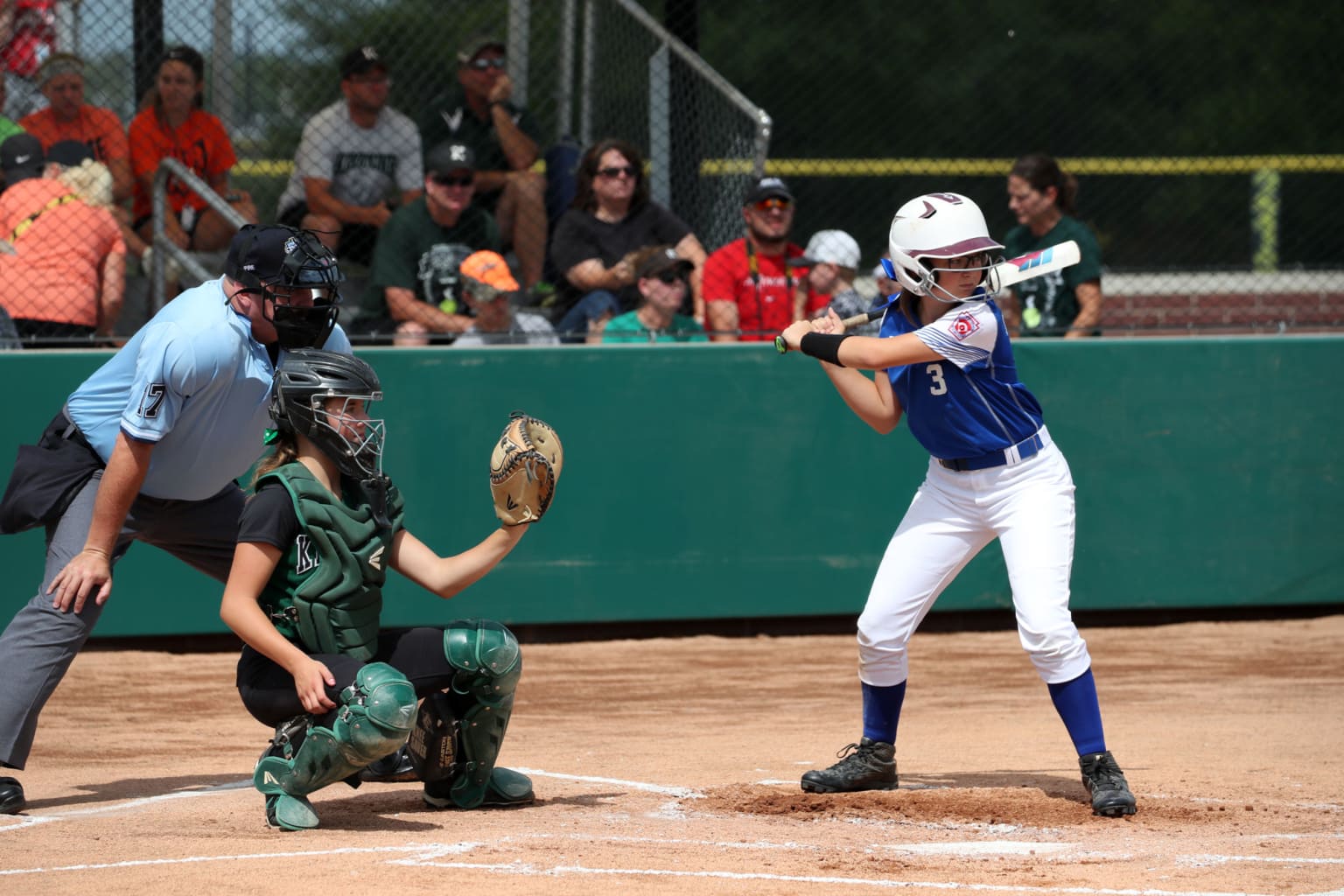 softball-player-hitting-ball
