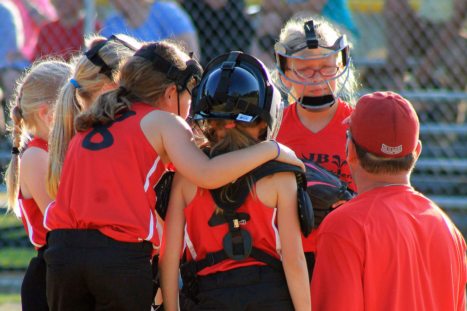 sb-coach-players-huddle