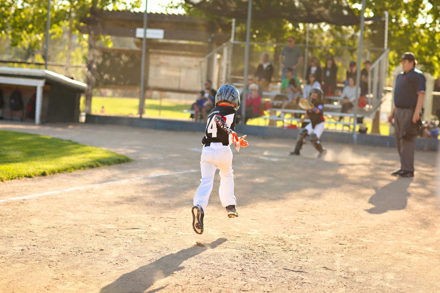 bb-player-running-home