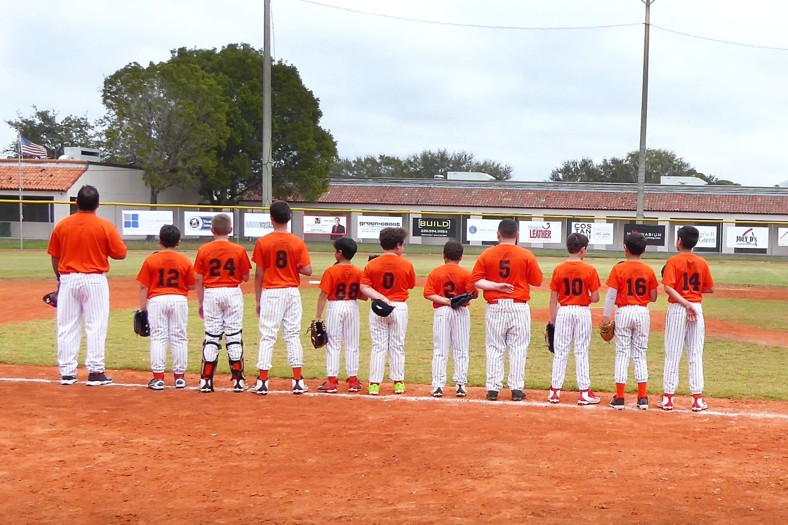 bb-players-coach-standing-line