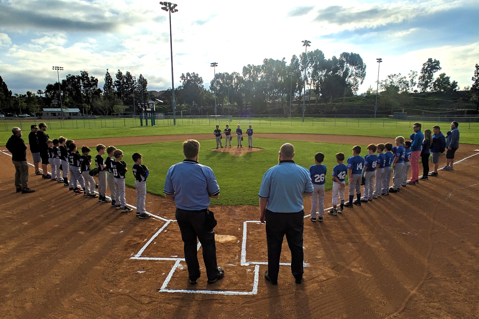 teams-on-field-before-game-ceremonies