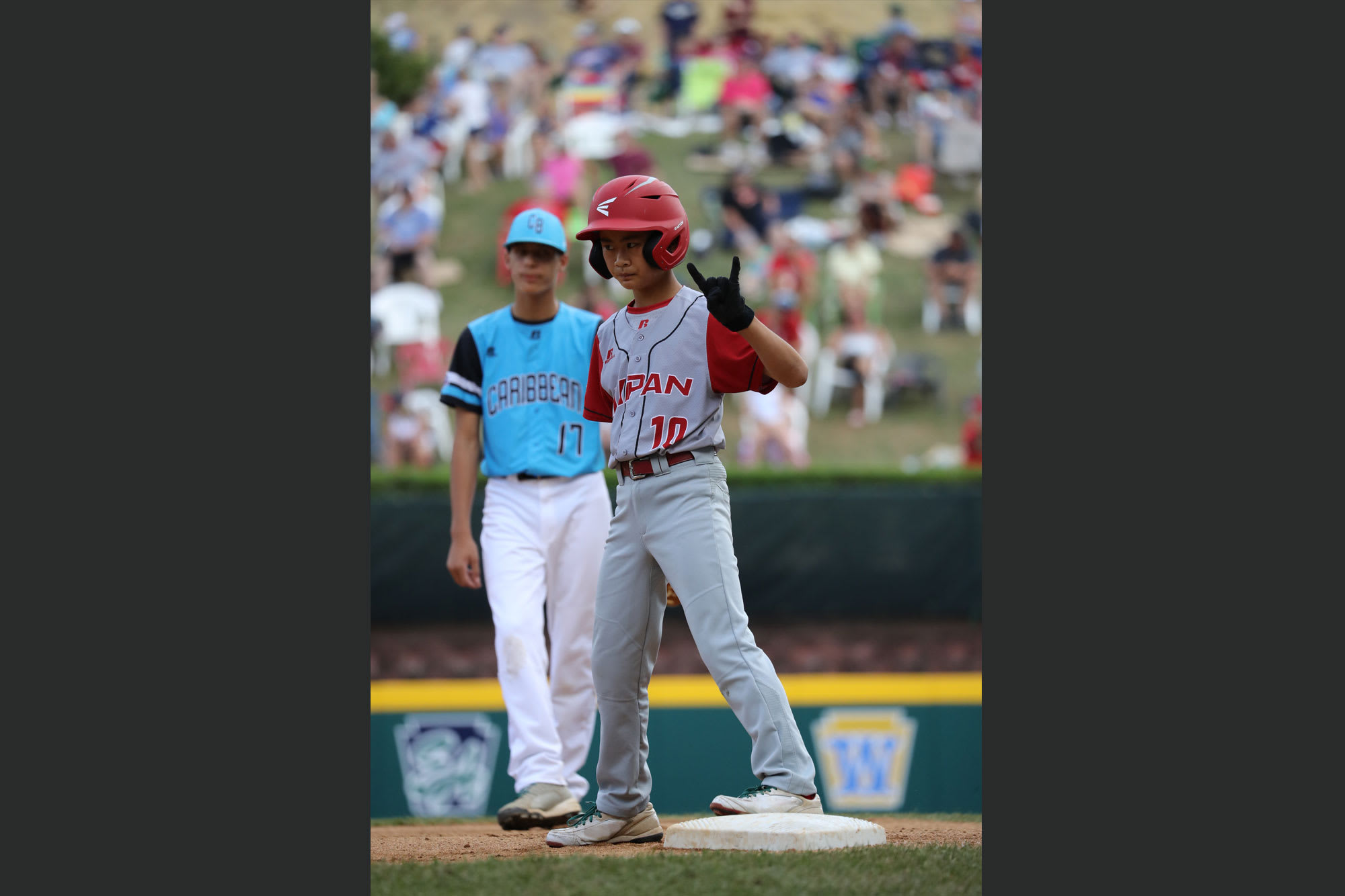japan player on second base
