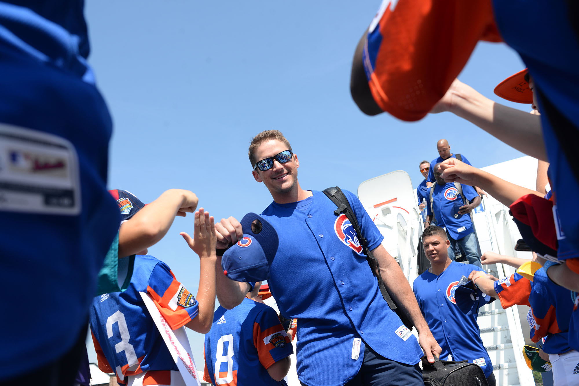 Cubs players walking off airplane
