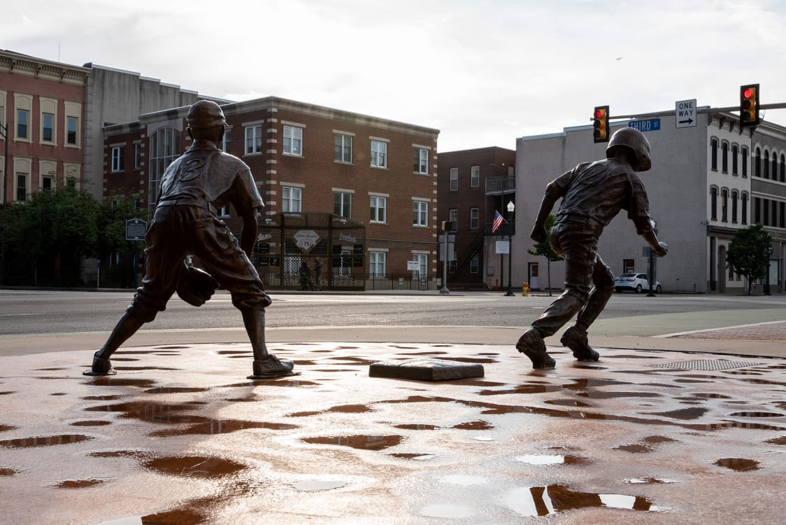 market street statues