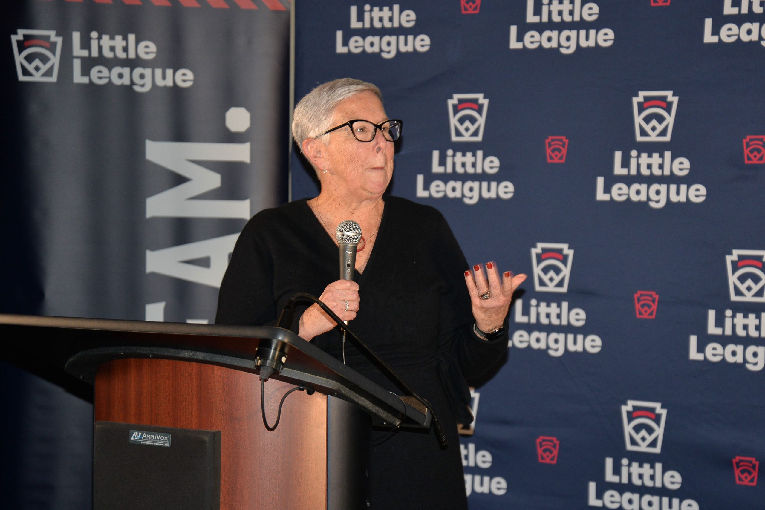 davie-talking-podium3-web