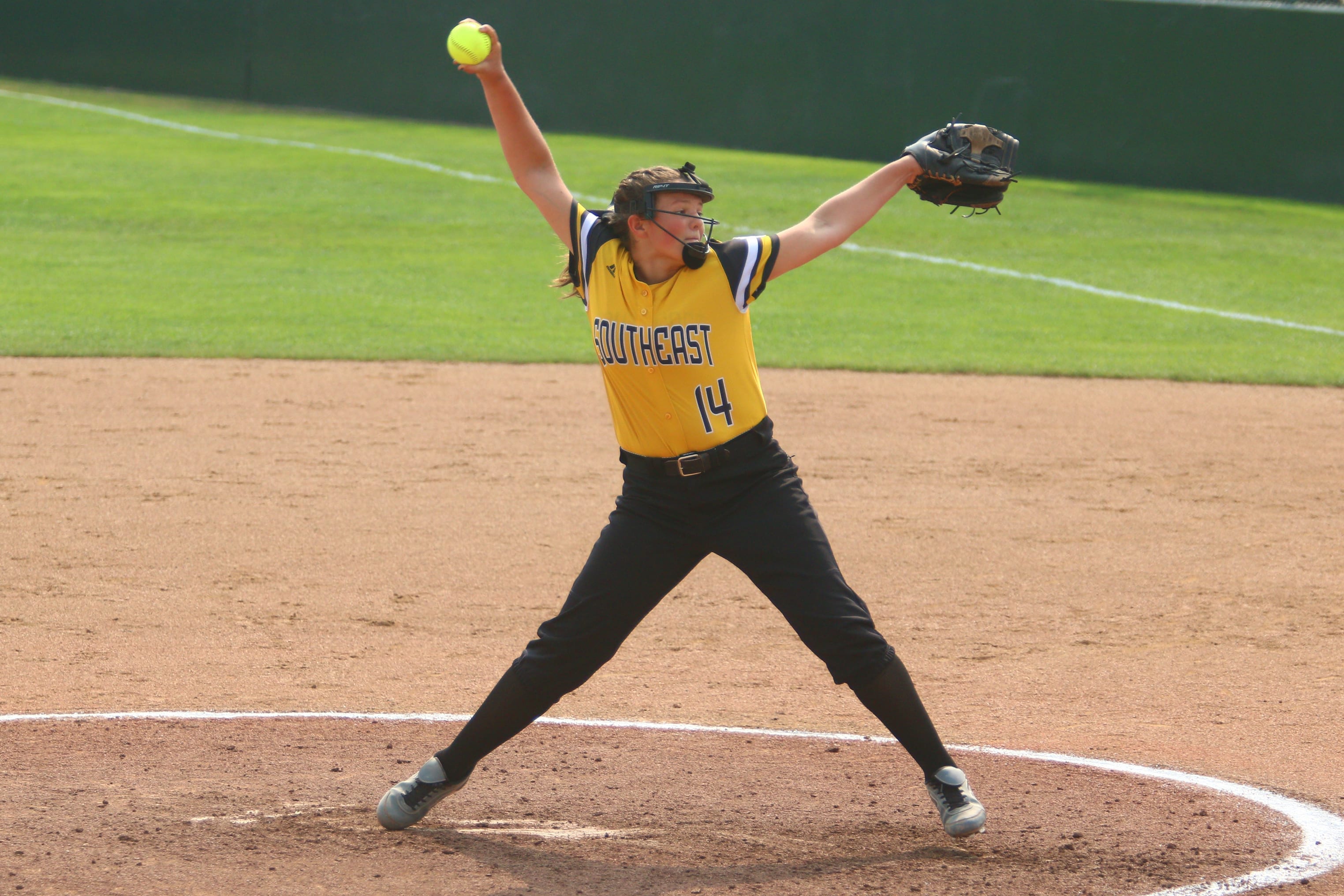 softball pitcher llsbws