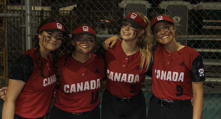 Tatum Nessman with her teammates