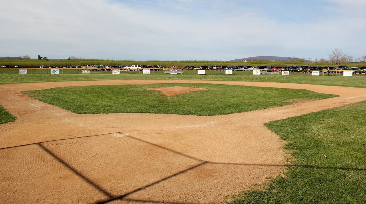 Aardappelen weer Regulatie How To Resize a Field for the Little League® Intermediate 50-70 Baseball  Division - Little League
