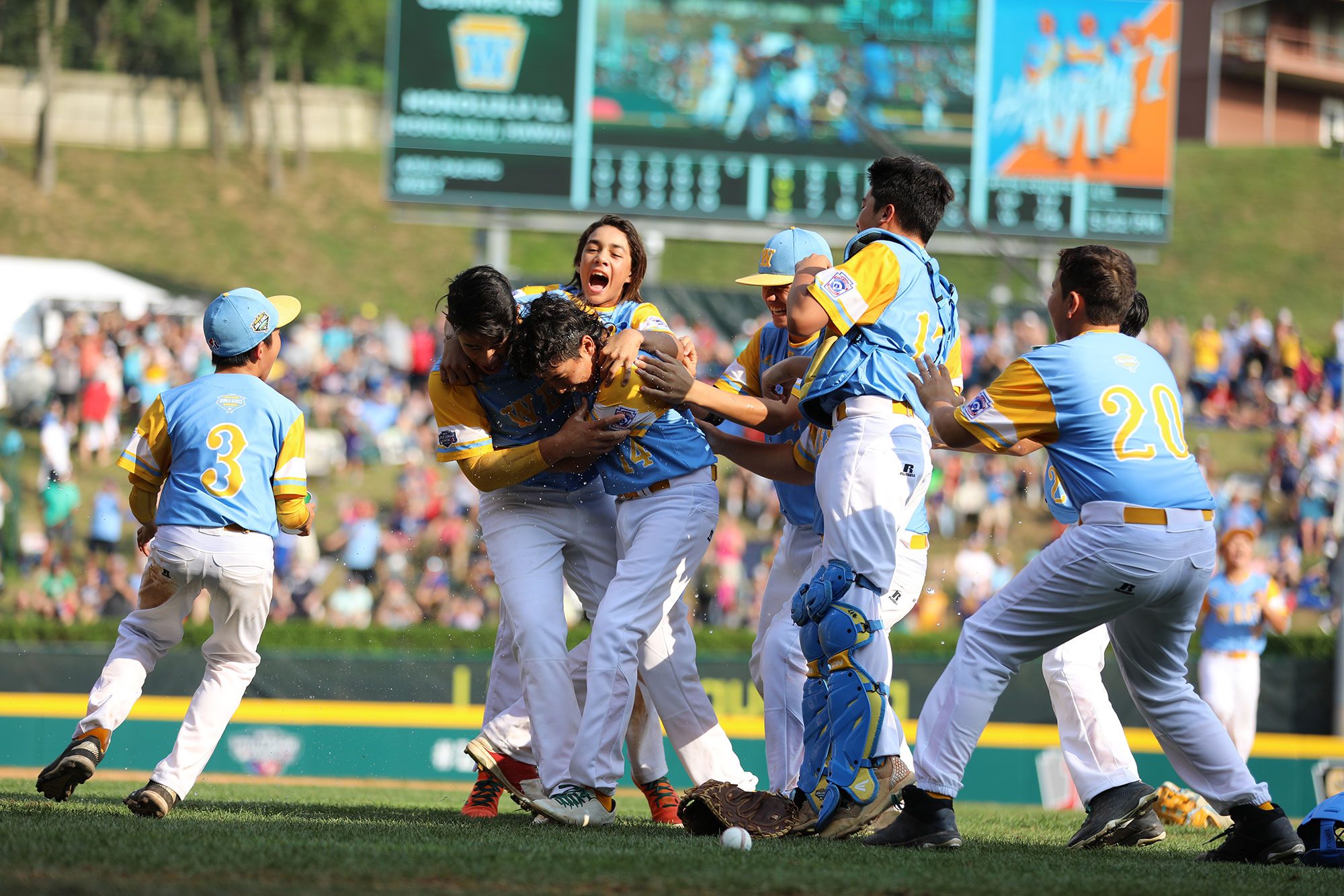 Hawaii gets home run on first pitch, defeats South Korea 3-0 to win Little  League title