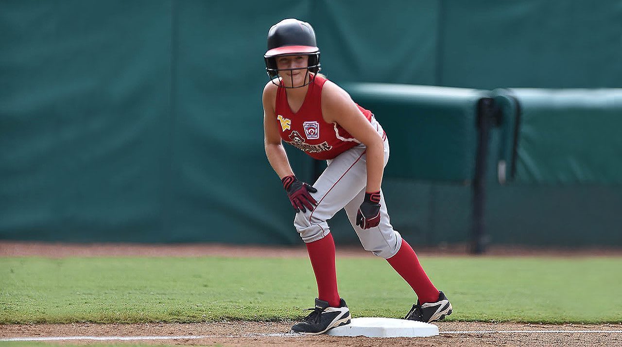 softball-runner